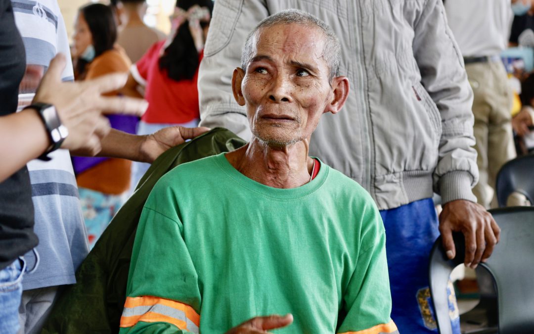 Operation Blessing Philippines man stung by bees